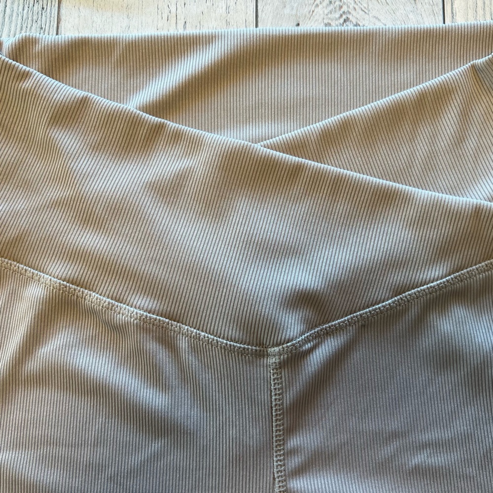 Not for sale❗️3 Pcs Women Cross Waist Ribbed Workout Shorts with Pockets where - Picture 4 of 9